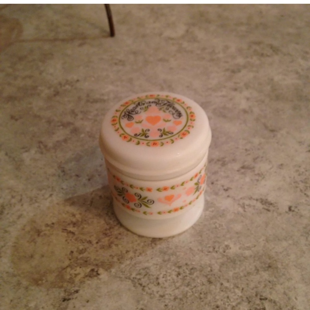 248. Avon Vintage 1973 Hearts & Flowers Fragrance Candle